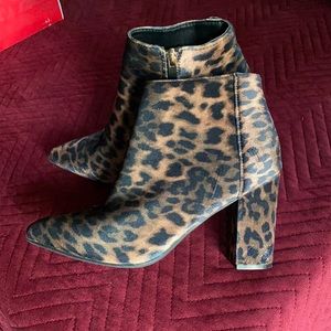 Bamboo leopard pointed toe ankle booties - size 8